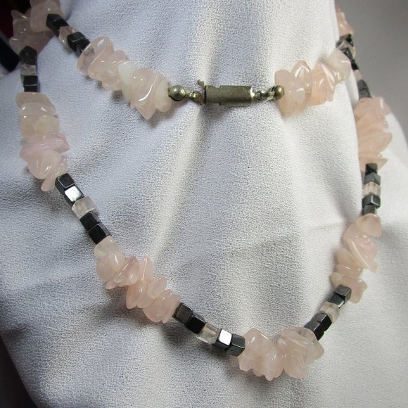 Vintage Jewelry - 🌷Host Pick🌷Vintage Pink Quartz/Hematite Necklace
